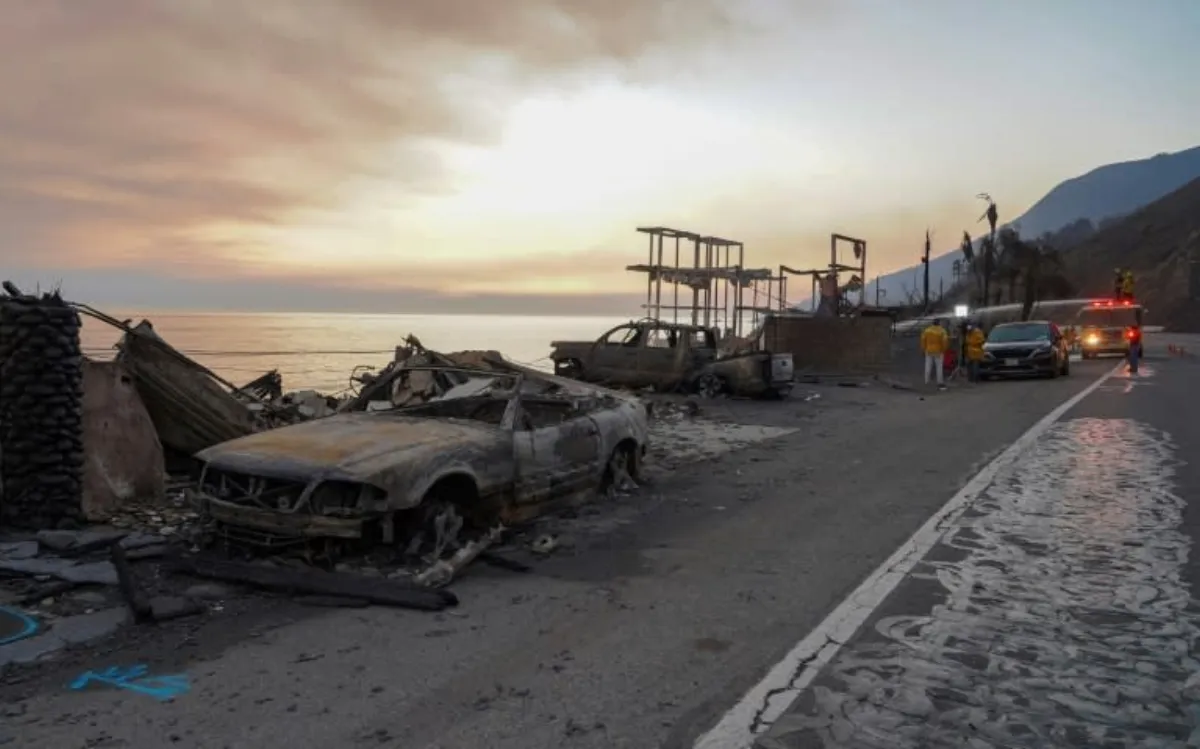 Wind lull offers hope in Los Angeles fires