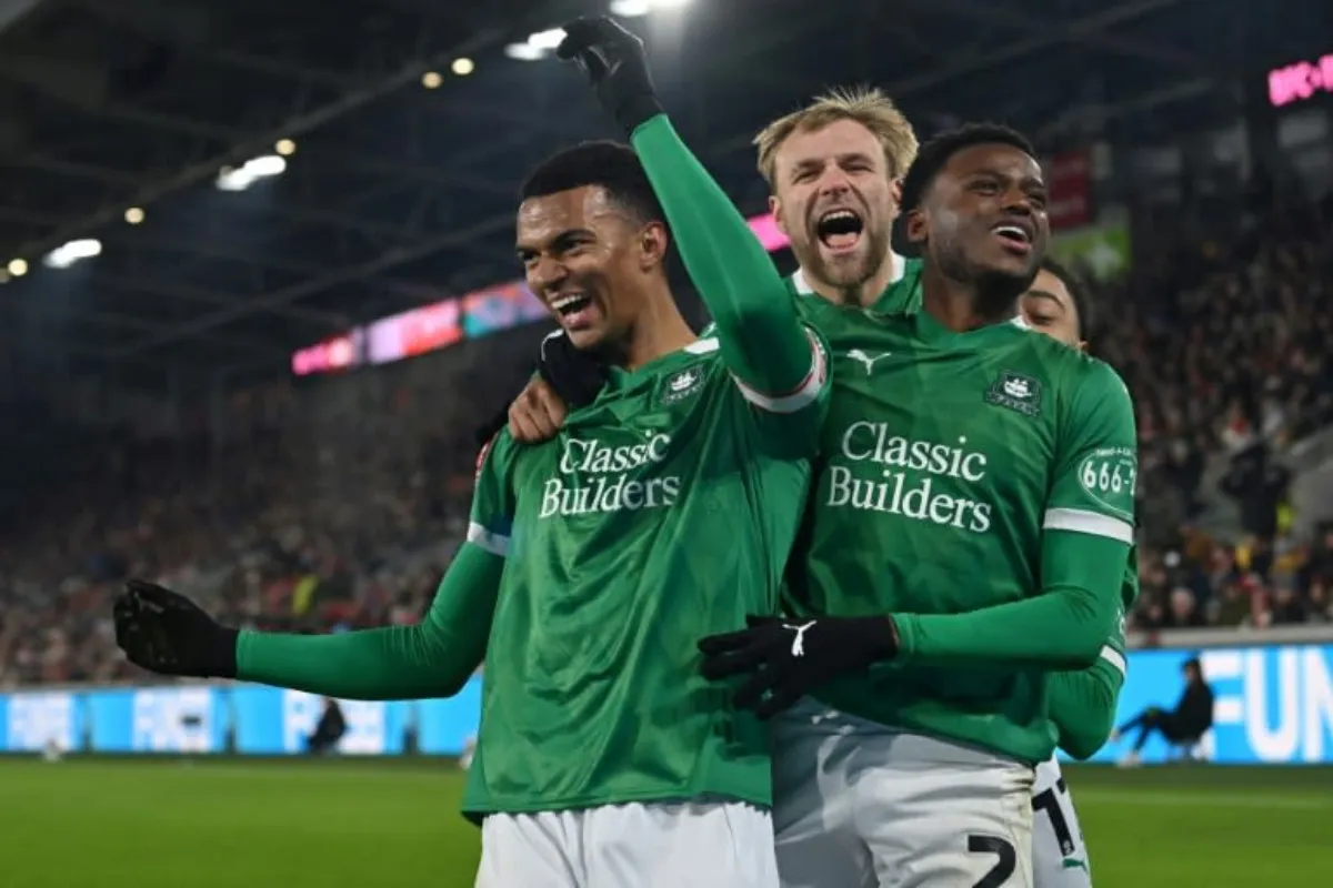 Man City hit Salford for eight, Liverpool cruise into FA Cup 4th round
