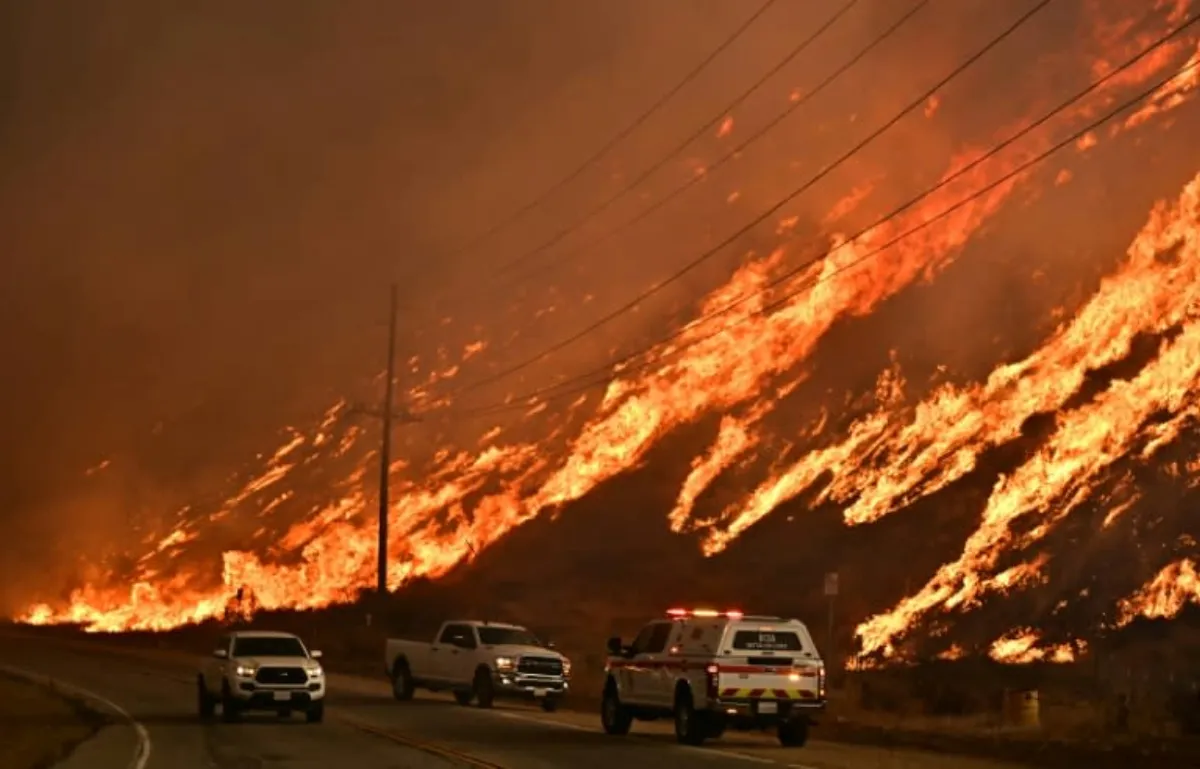 Overnight firefight tames new California blaze