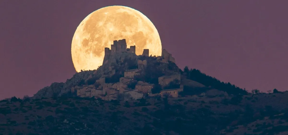 February’s Night Sky: See The Planet Parade, A ‘False Dusk’ And A ‘Ramadan Moon’