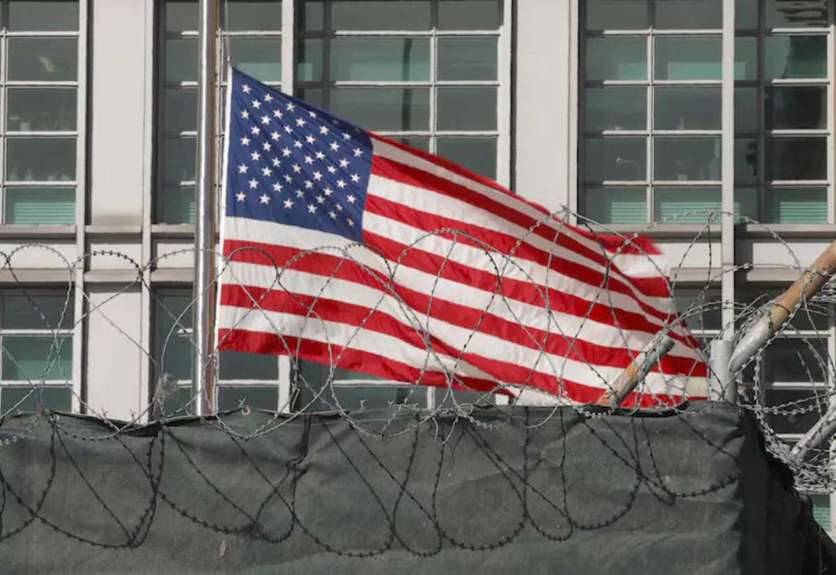 Russia's spies, in retaliation against the CIA, urge Americans to get in touch