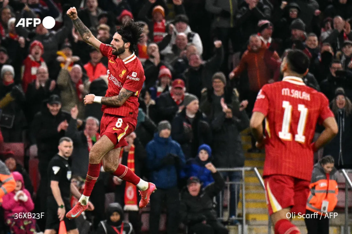  Liverpool thrash Spurs to reach League Cup final 