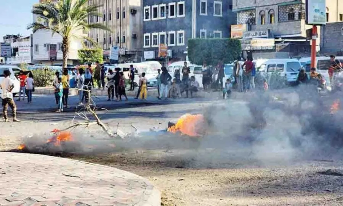 Yemeni Riyal Plummets Amid Economic Collapse and Rising Protests