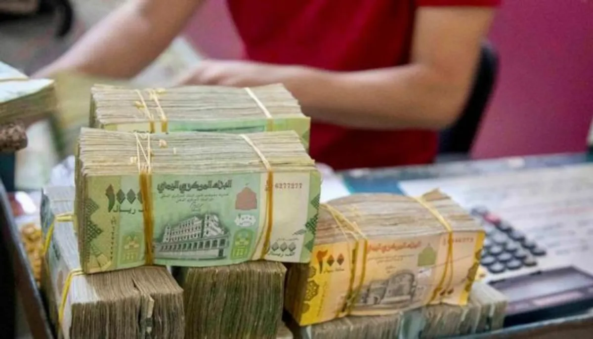 Yemeni Rial Plummets as Government Funds Diverted to Groups