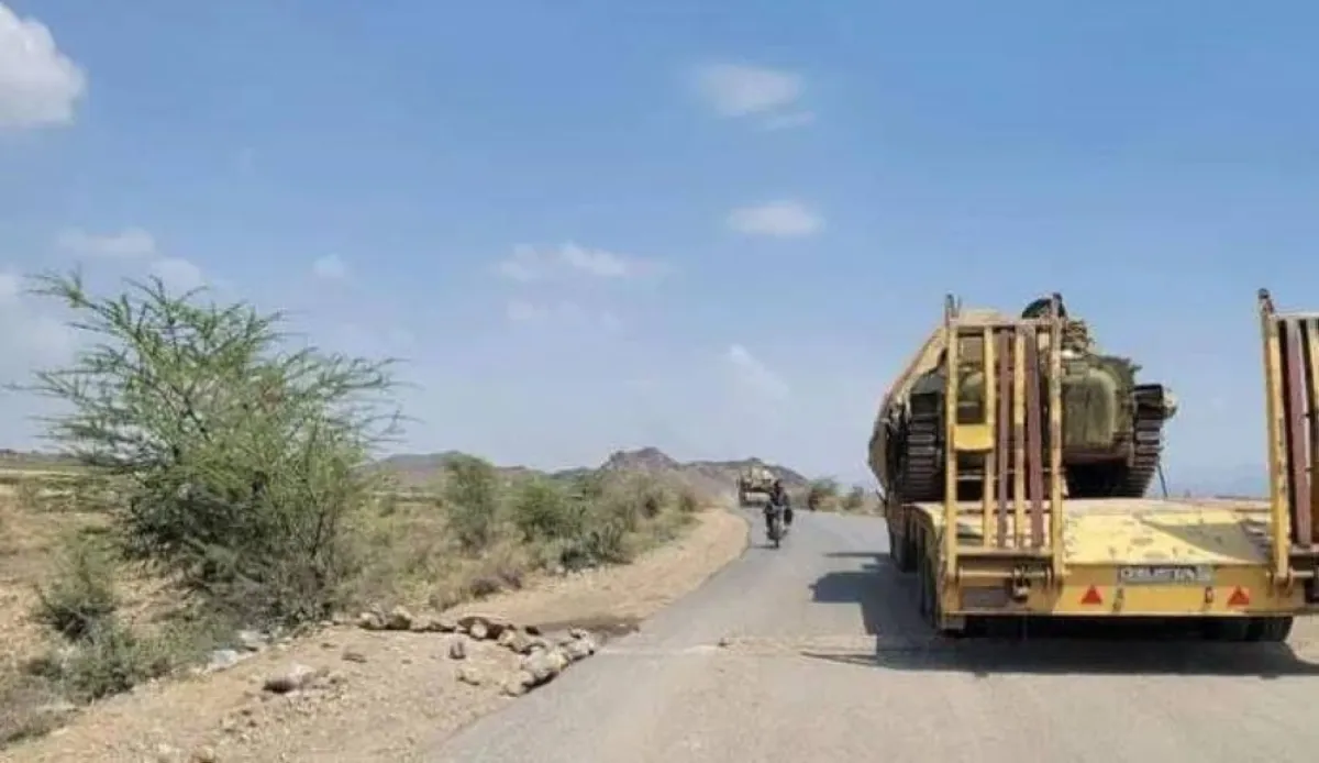 Houthis Impose Military Siege on Khabza Village in Al-Bayda Amid Fears of Escalation
