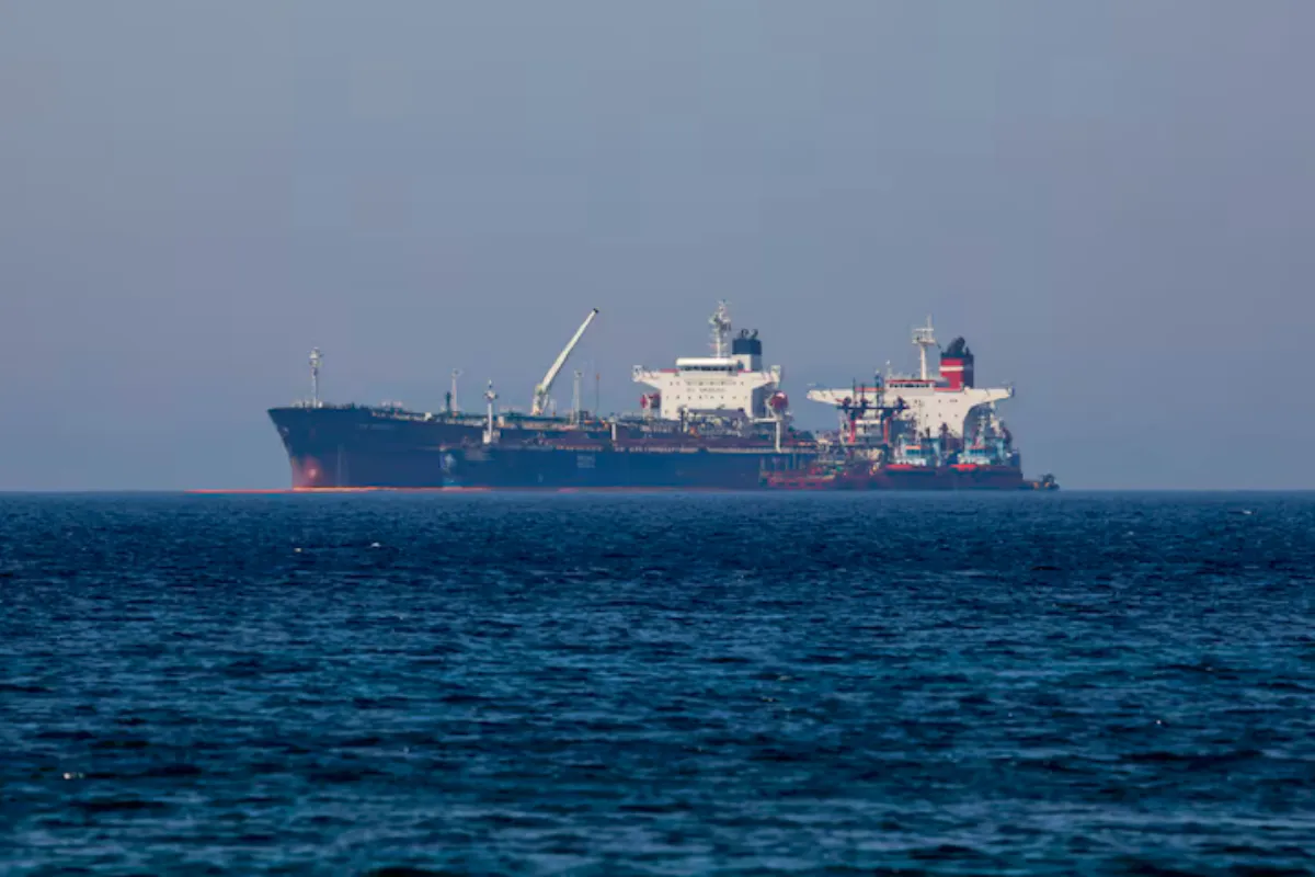 US mulls plan to disrupt Iran's oil by halting vessels at sea