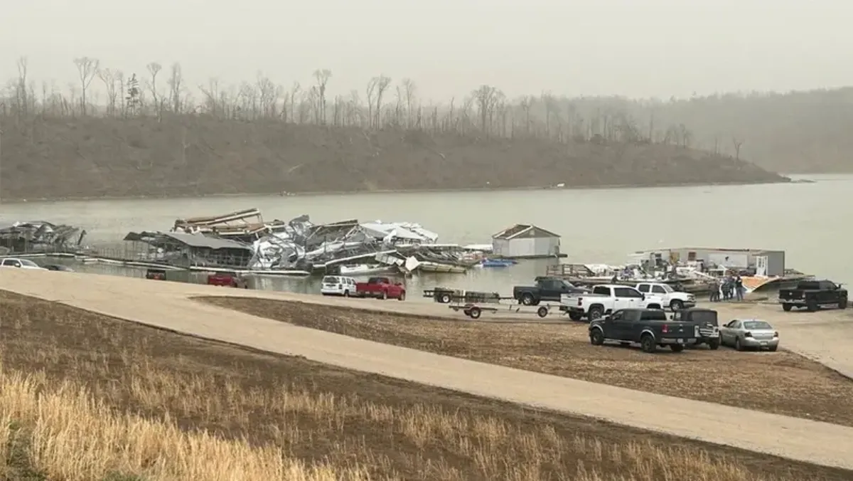  At least 33 dead as tornadoes ravage central US
