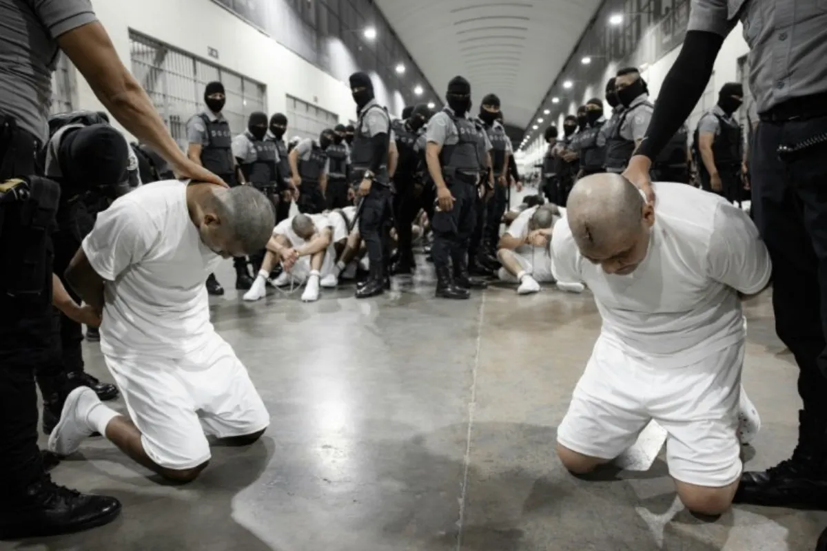  US flies alleged gang members to El Salvador despite court block 