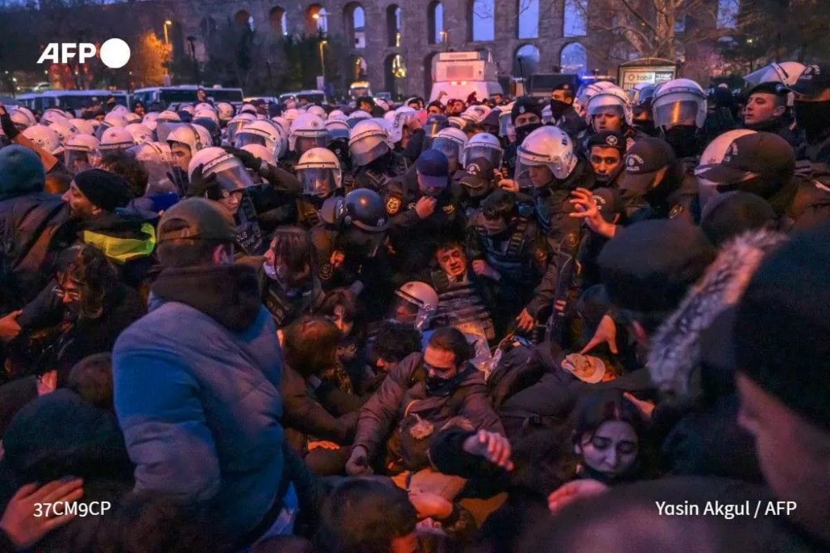 Thousands defy Erdogan warning to march in Istanbul