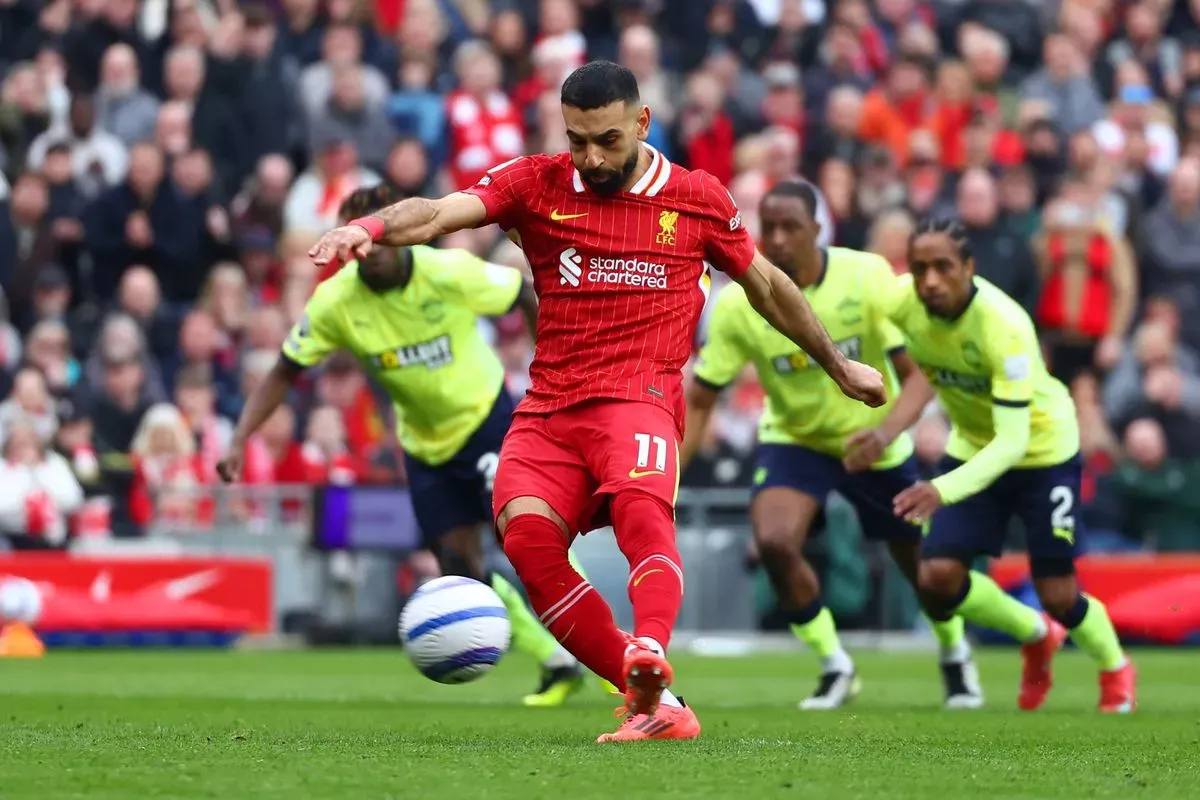Mohamed Salah contract bombshell with Liverpool superstar 'closing in' on deal