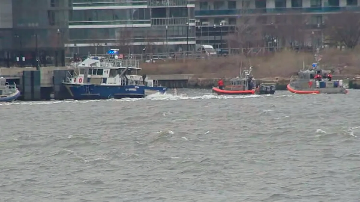 Helicopter crashes in Hudson River in New York City, fatalities reported