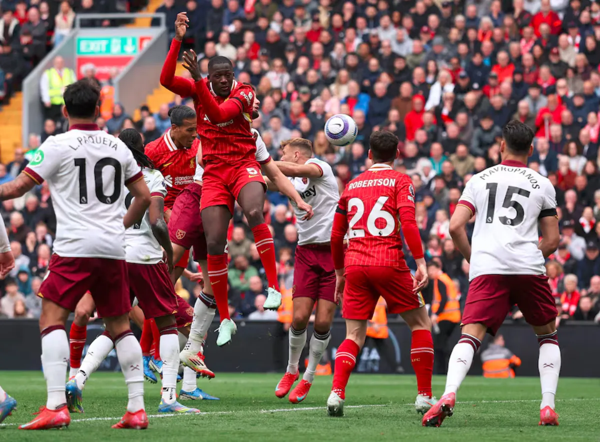 Liverpool leave it late to beat West Ham as Salah breaks Premier League record
