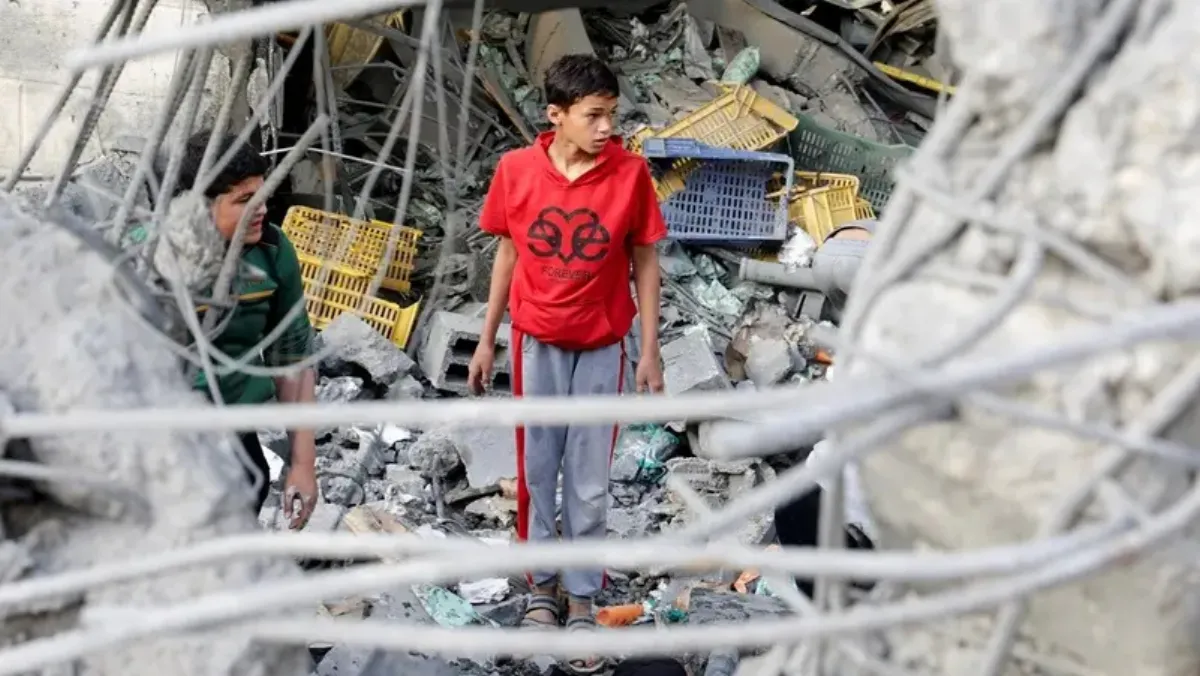  Israel steps up Gaza strikes; polio vaccination halted by blockade