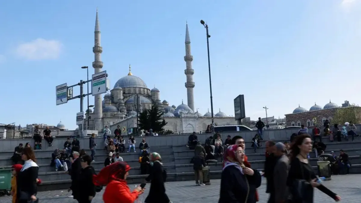  Powerful earthquake shakes Istanbul, dozens hurt jumping from buildings
