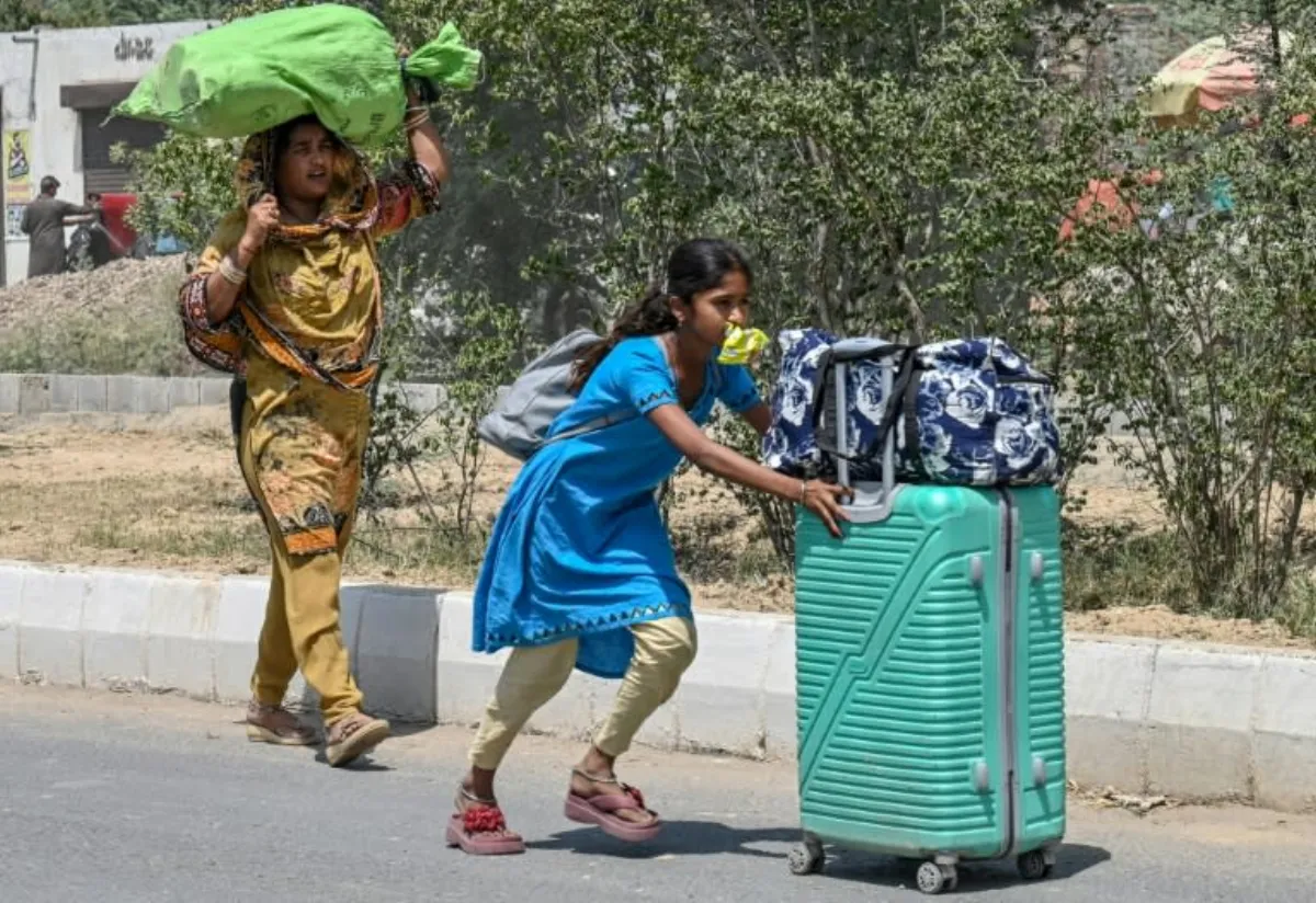 Pakistan and India border closure separates families