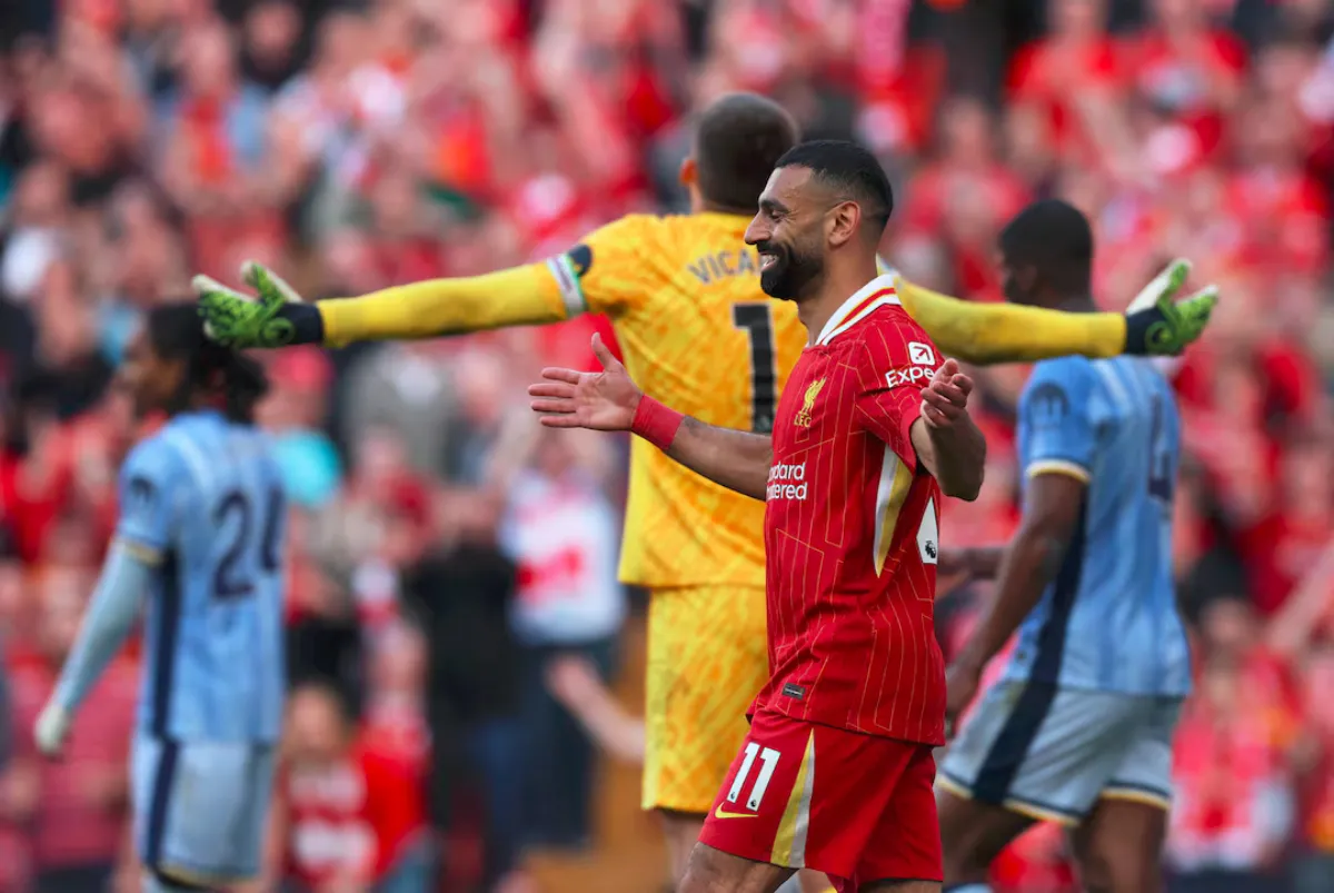 Liverpool thrash Tottenham to secure Premier League title
