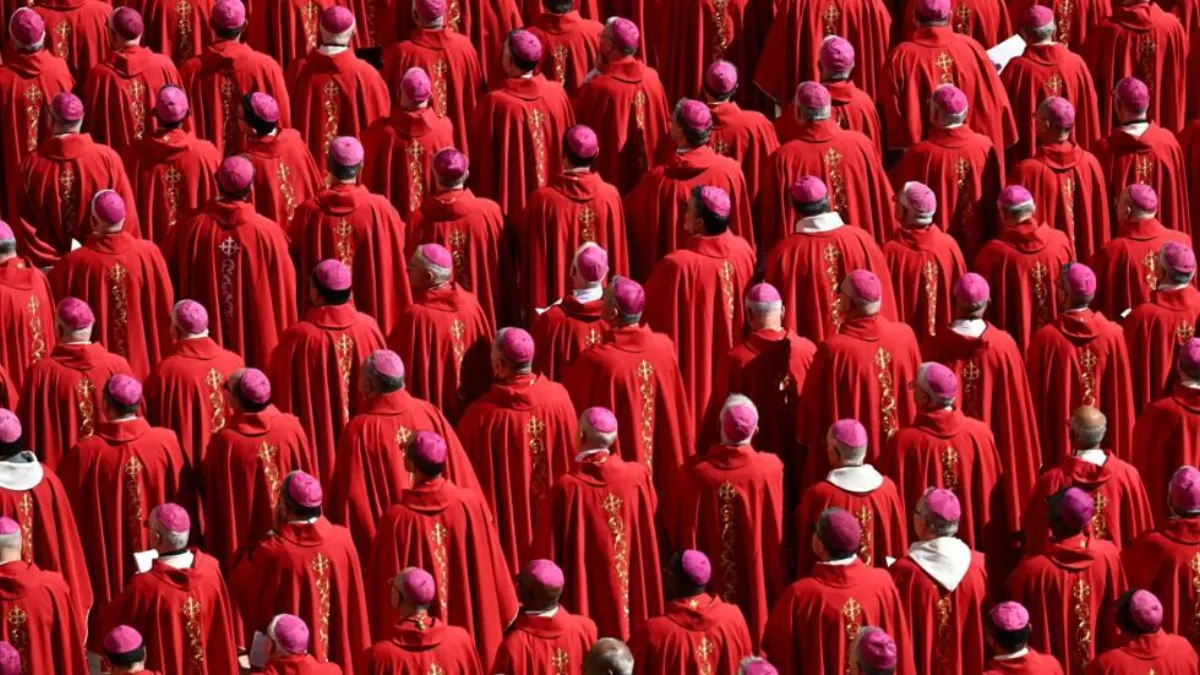 Crowds flock to tomb of Pope Francis, as eyes turn to conclave