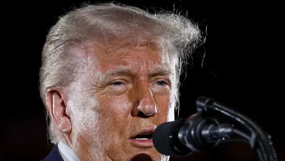 Trump says he doesn’t know whether he must uphold US constitution as president