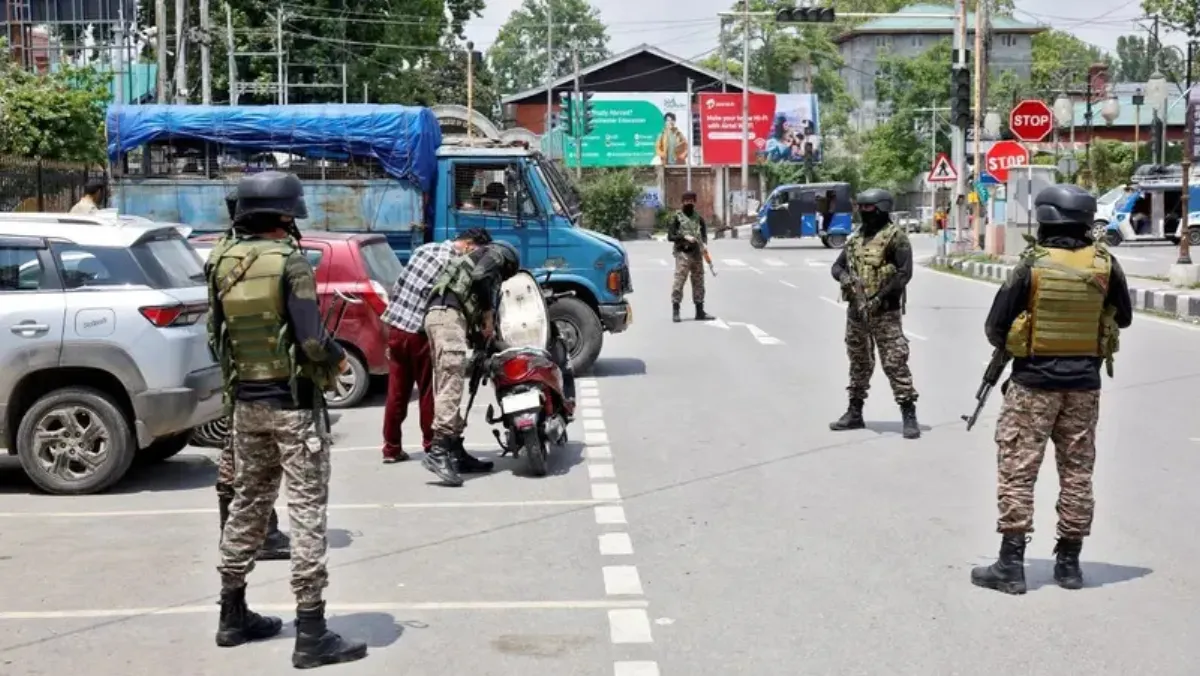  India, Pakistan military operations chiefs hold talks, Indian army says
