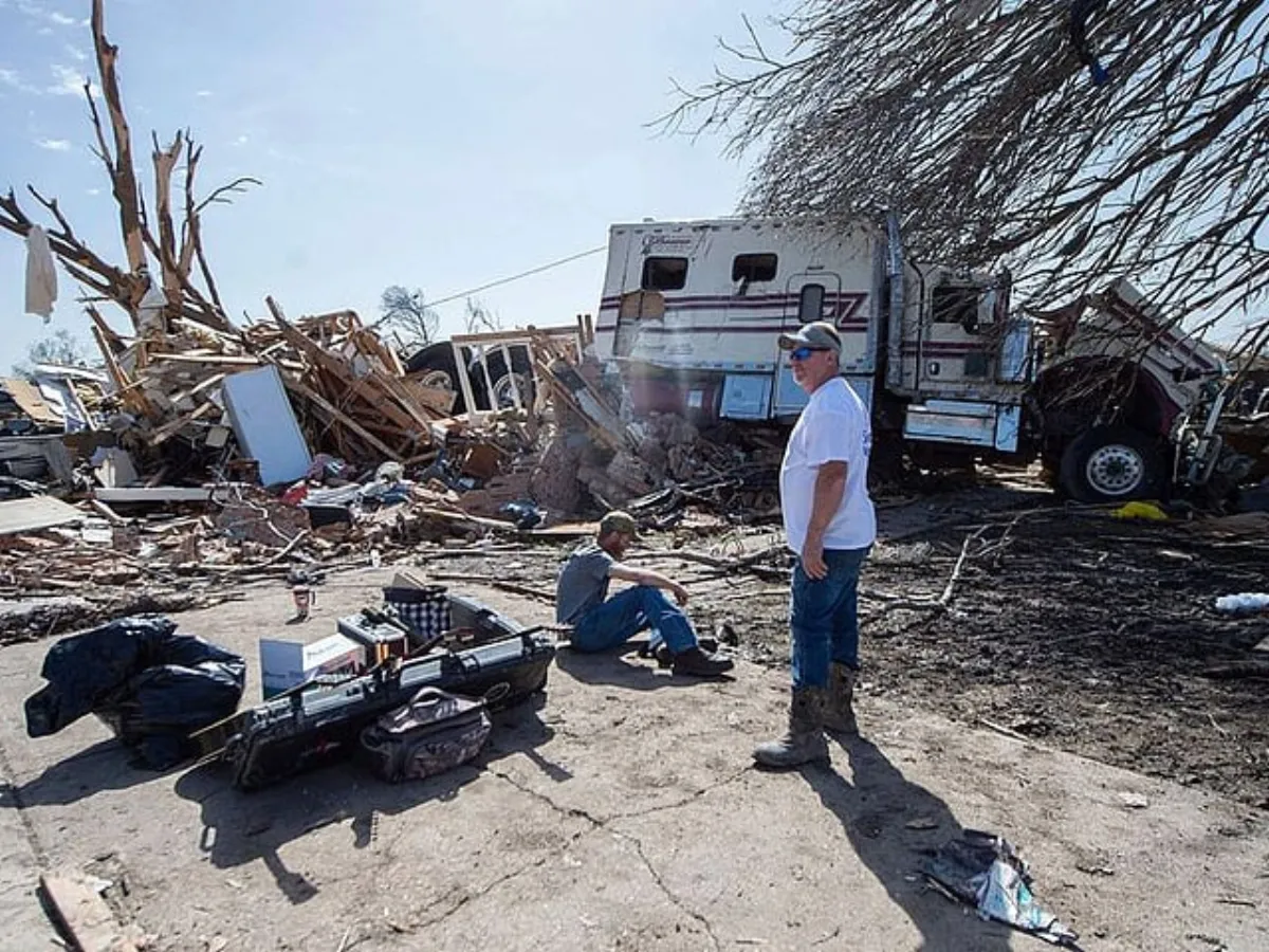 Tornadoes kill more than 20 in two southern US states