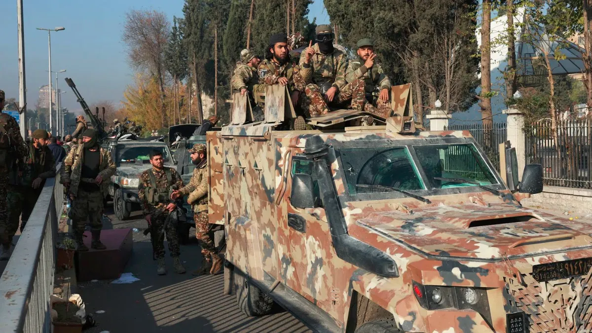Syrian government forces raid Islamic State hideouts in Aleppo