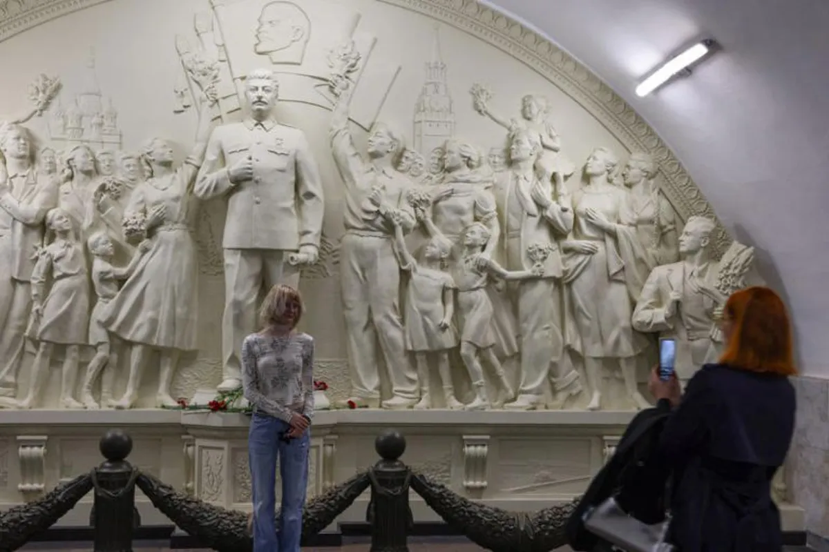 Monument to Soviet dictator Josef Stalin in Moscow metro stirs debate