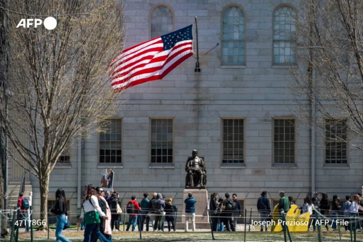  Judge temporarily halts Trump block on foreign students at Harvard 