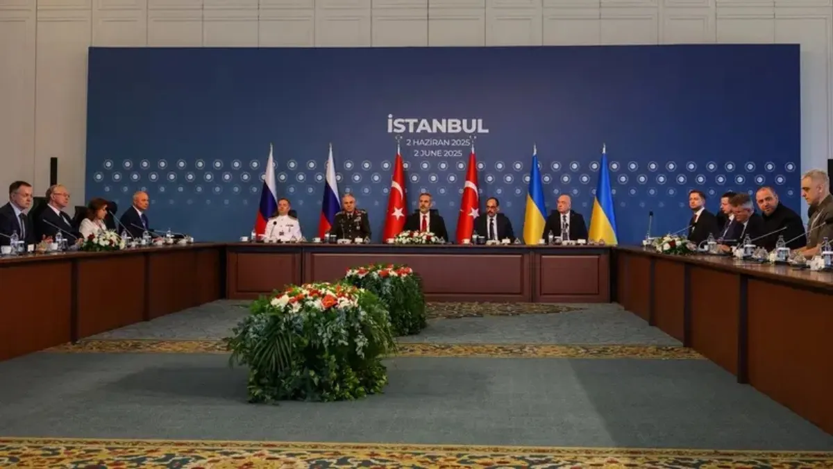  Ukraine attack on Russian nuclear bombers overshadows peace talks in Turkey