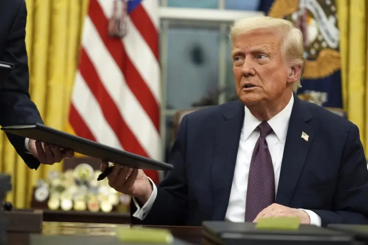 Trump signs ban on entry from 12 countries, restrictions on 7 more