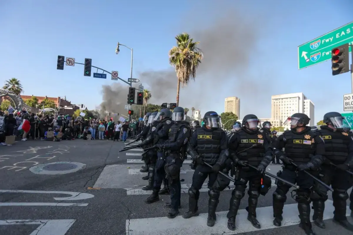  Unrest in Los Angeles over immigration raids as troops sent by Trump fan out