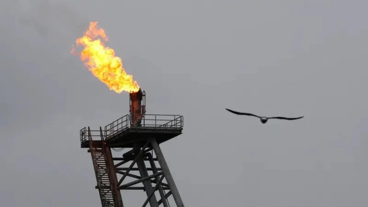  Iranian media say Israel strikes infrastructure at South Pars gas field, fire erupts