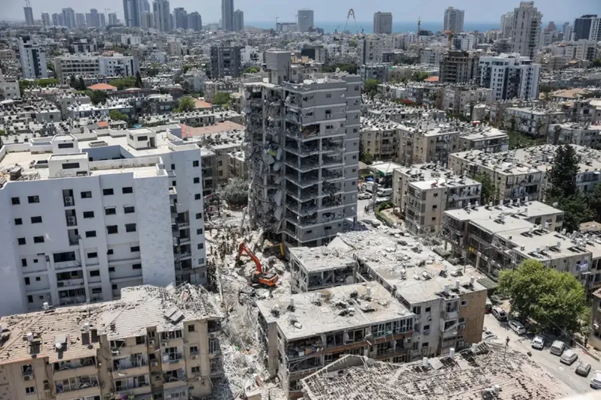  Israel and Iran trade attacks as fighting rages on