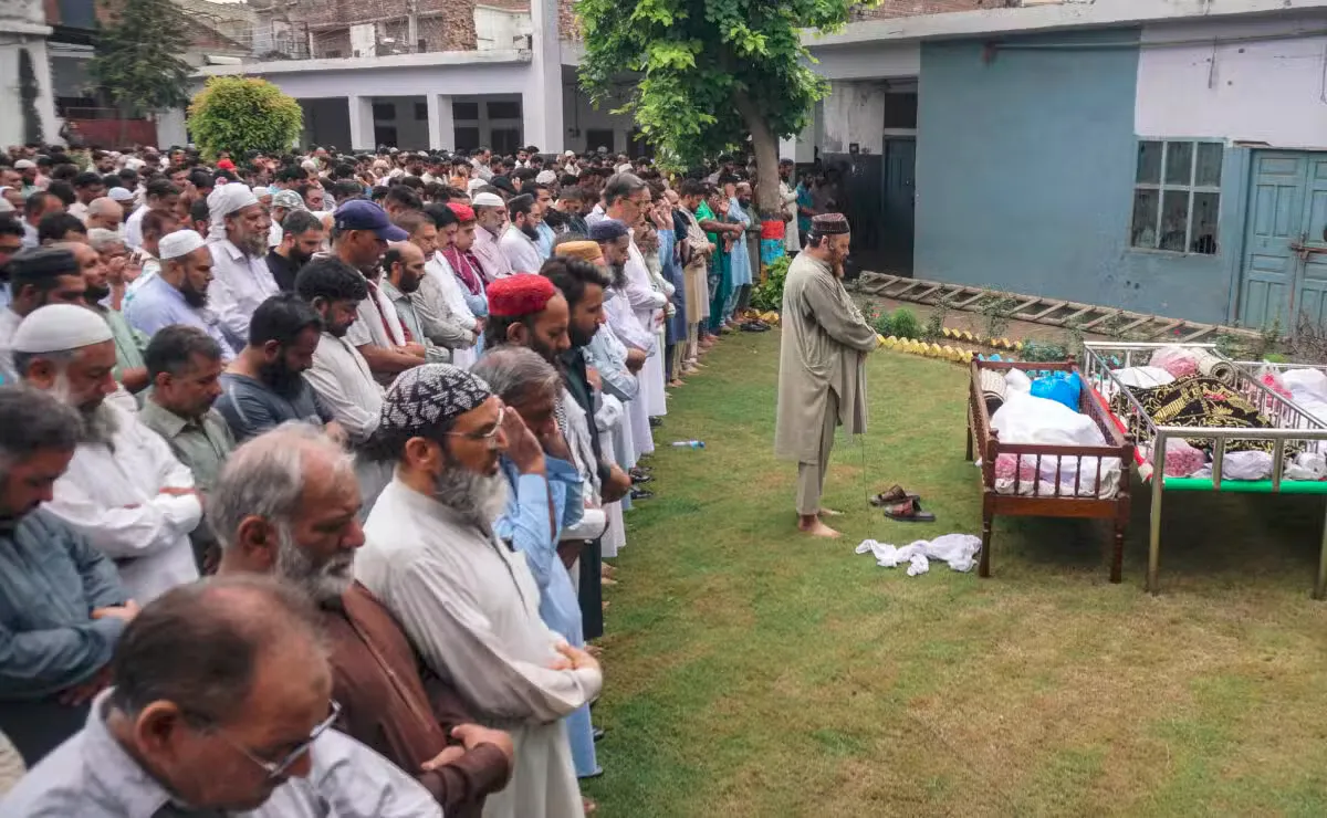 Pakistan flash floods, heavy rain kill 32
