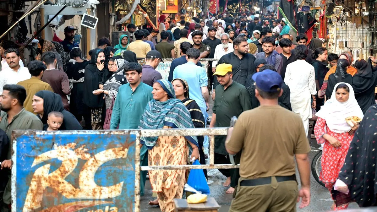  Suicide attack kills 16 soldiers in northwest Pakistan 