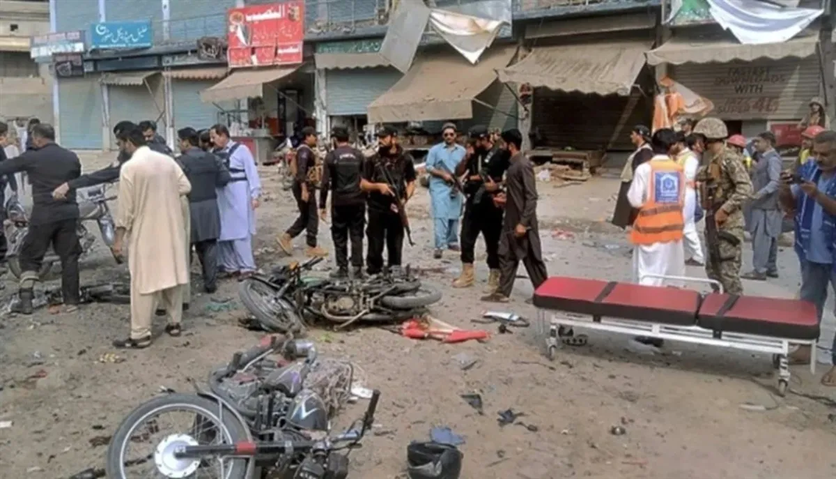  Roadside bomb kills assistant commissioner, four others in northwest Pakistan