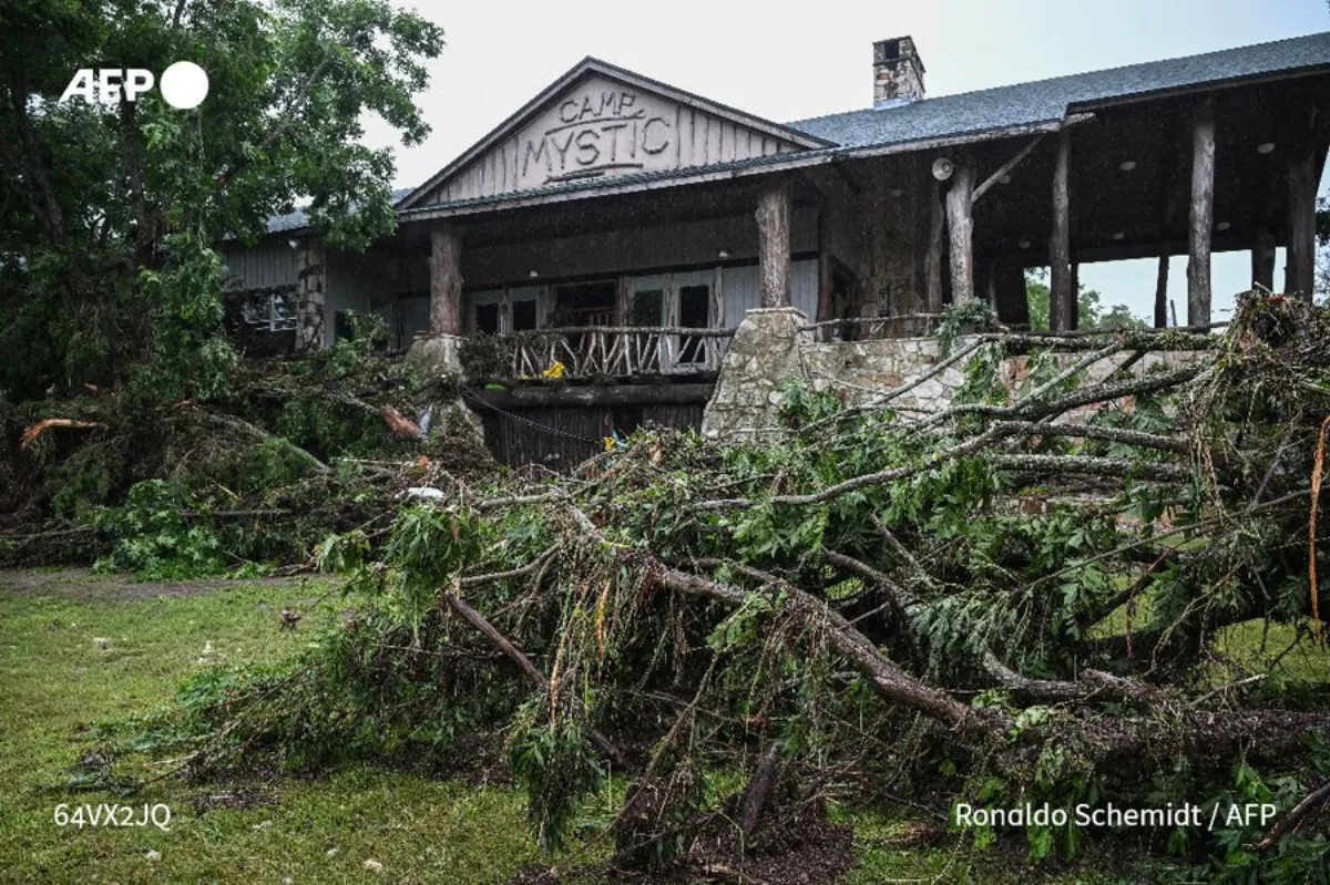 Search for missing girls as Texas flood death toll rises to 43