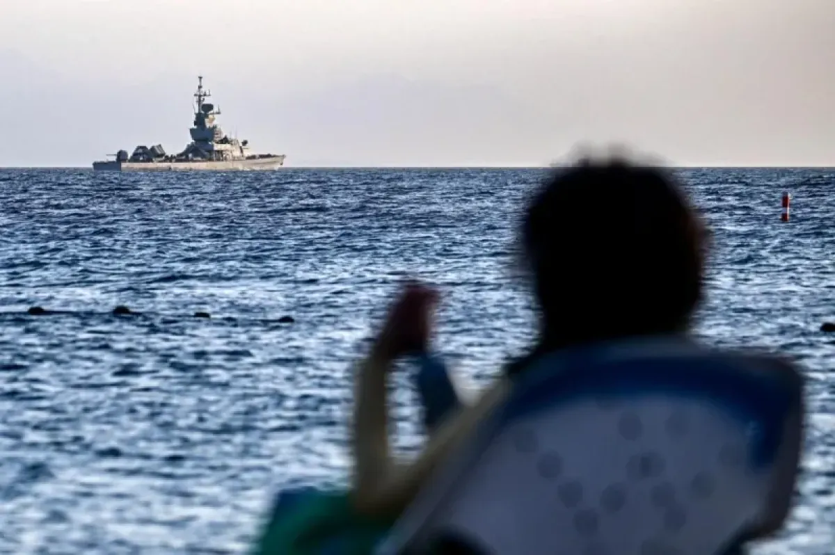 Red Sea Trade Threatened by Houthi Escalation, Global Economic Repercussions Feared