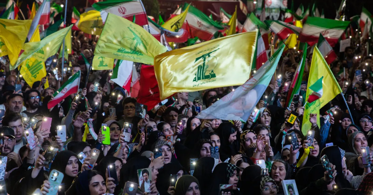 Trump Escalates Threats Against Iran Amid Stalled Peace Talks