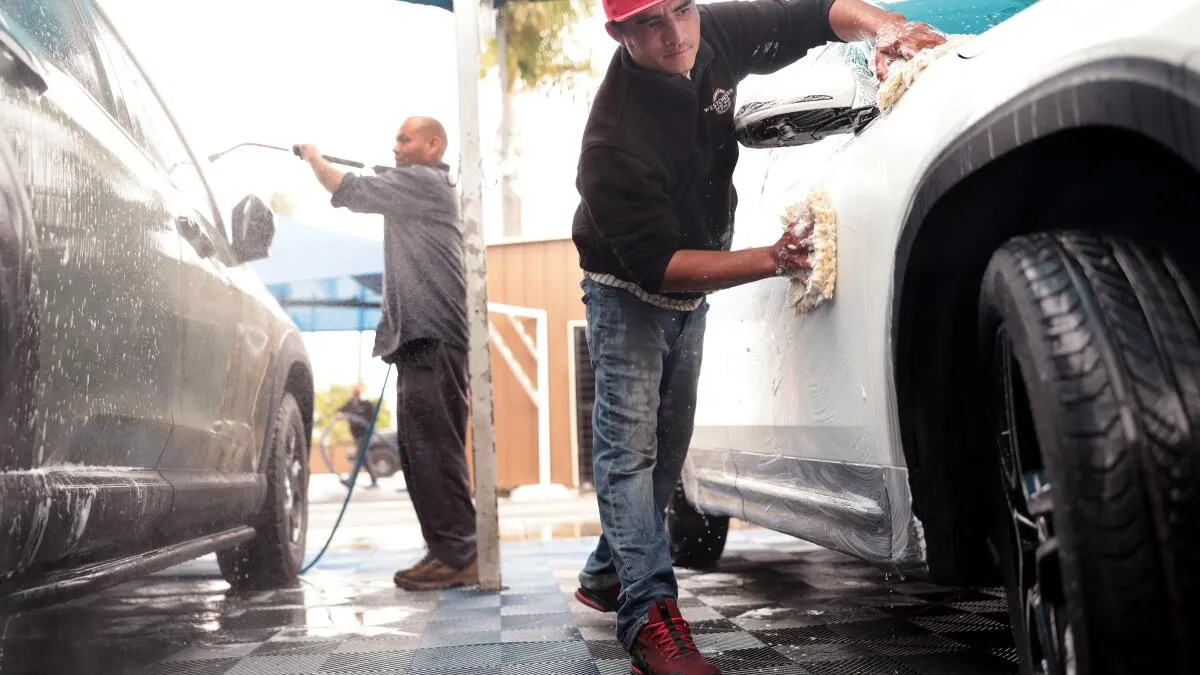 Southern California Car Washes Grapple with Immigration Enforcement Impact