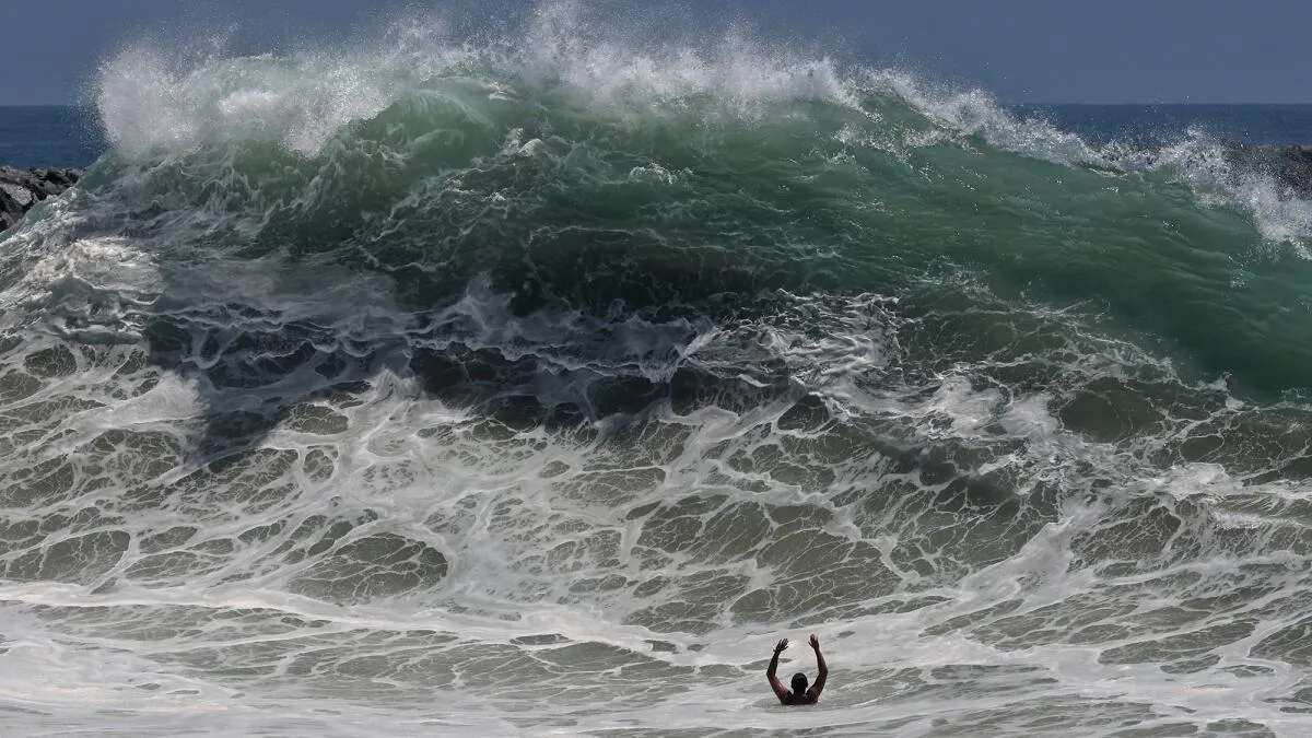 California Coast Faces Continued Flood Risk and Dangerous Surf