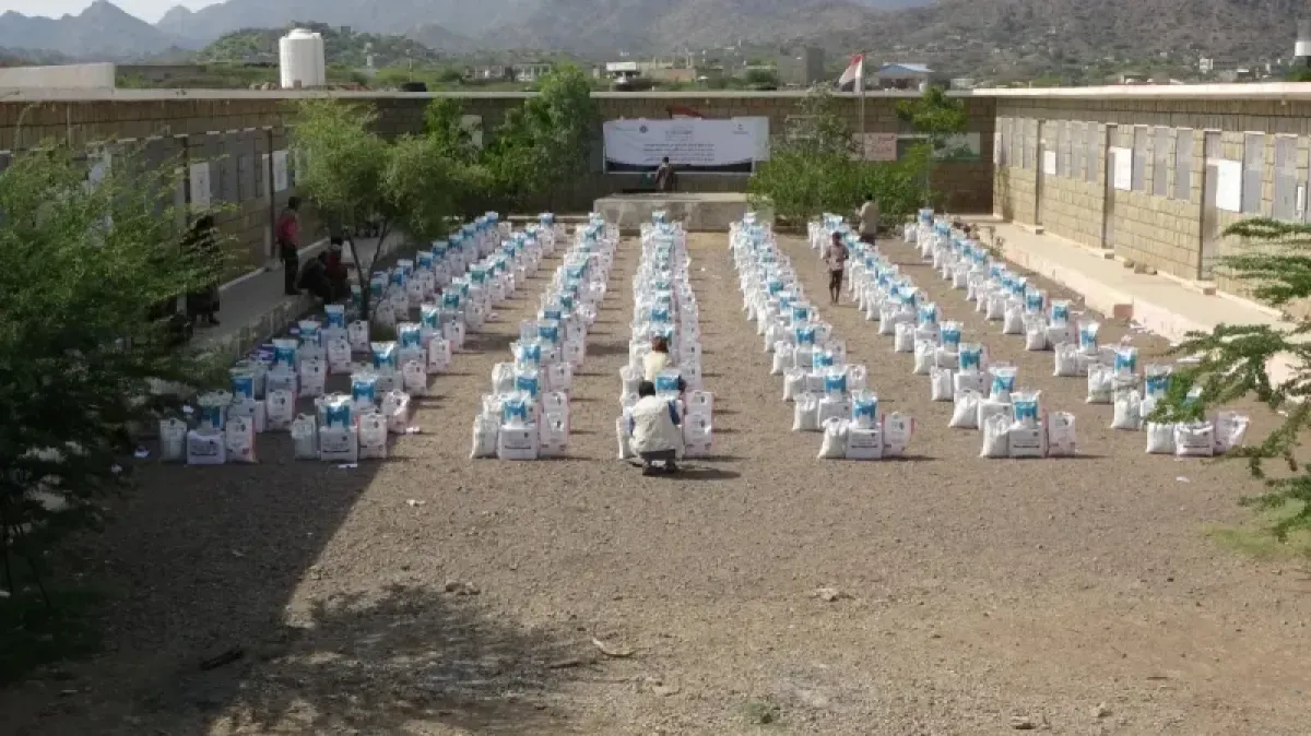 Tareq Saleh Sponsors Food Aid Project for Needy Families in Al-Wazi'iyah
