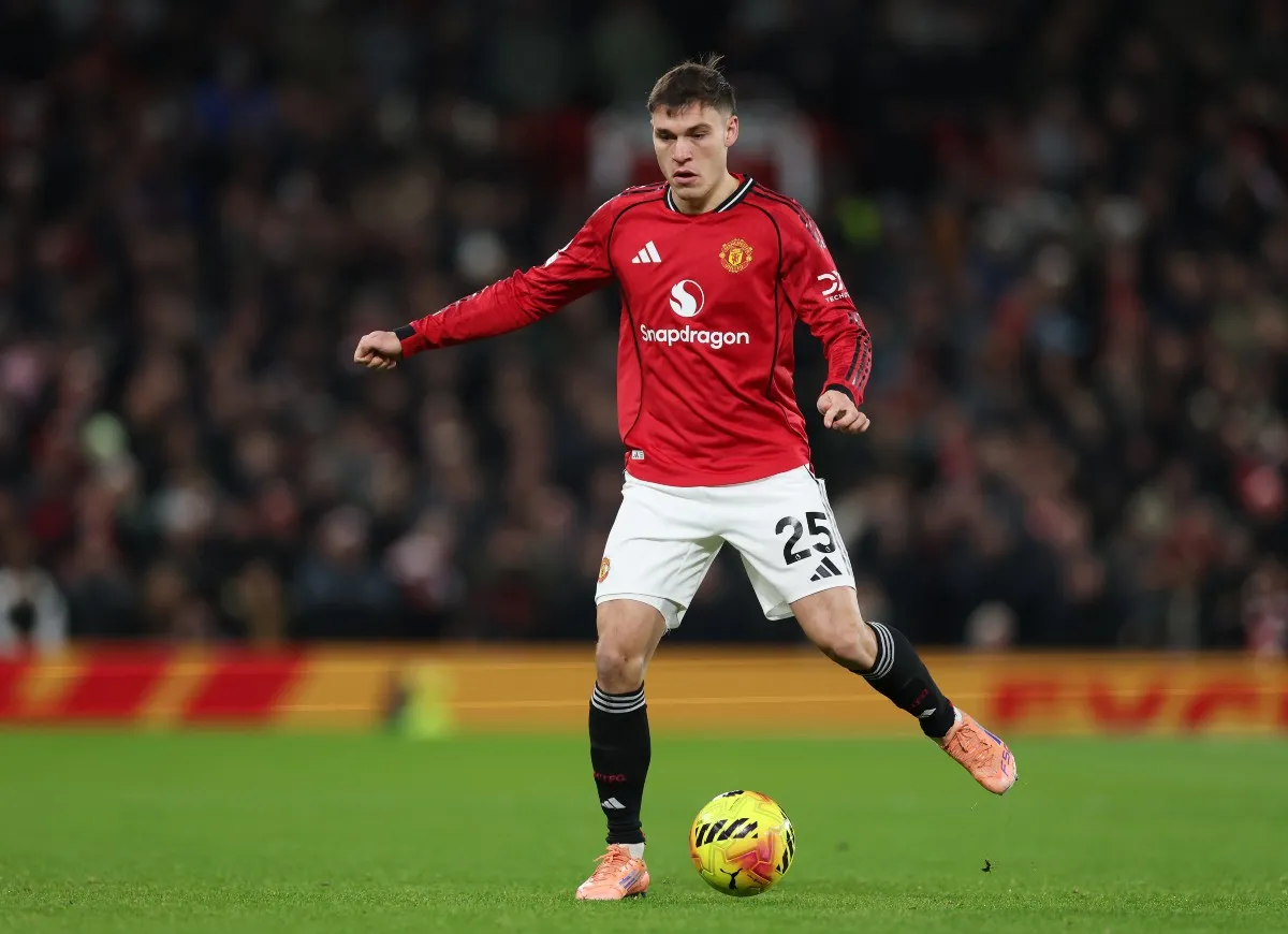 Man Utd Midfielder Manuel Ugarte Out for Up to a Year with Knee Injury