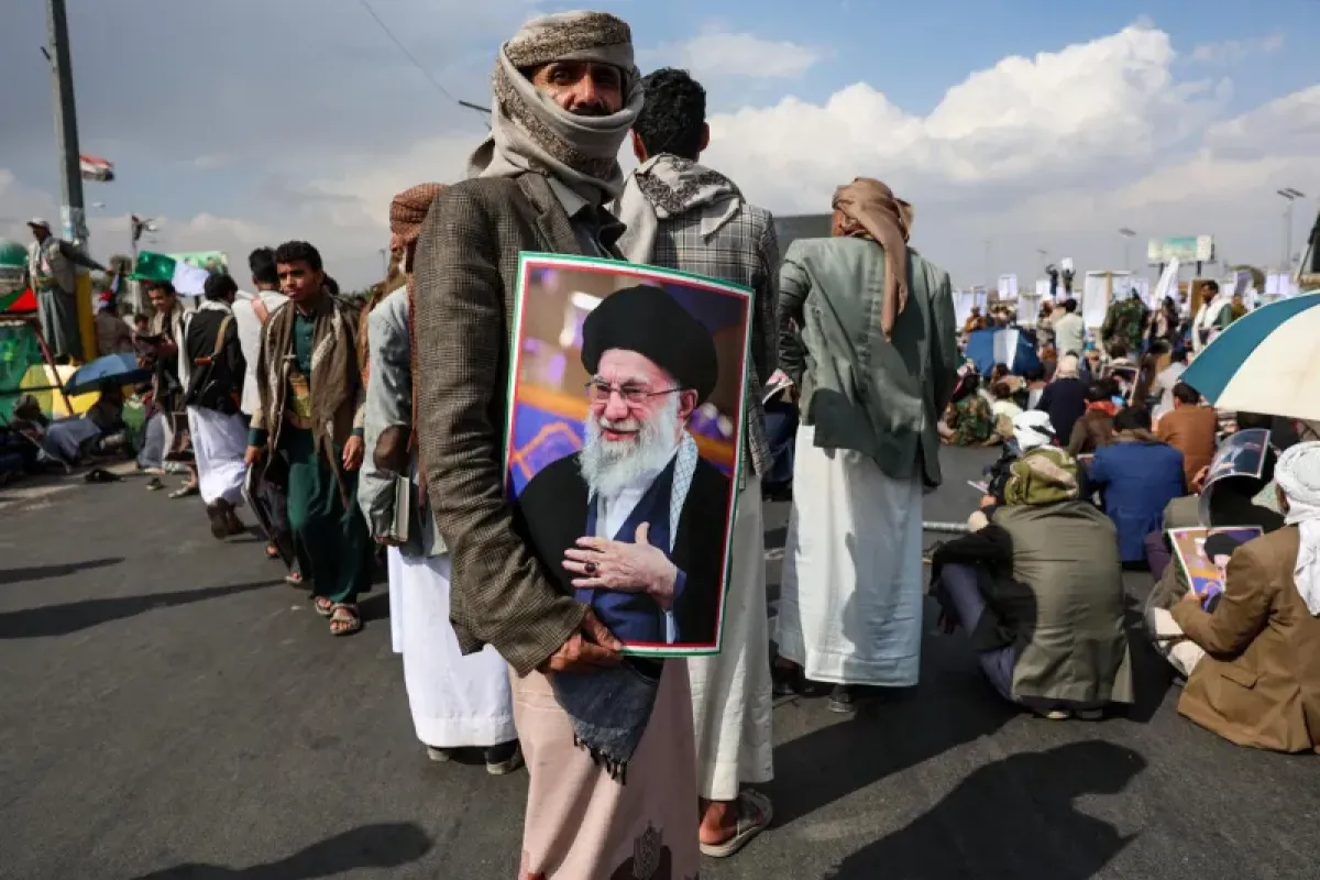 Houthi Delegation Departs Sanaa on Iranian Flight for Khamenei Funeral