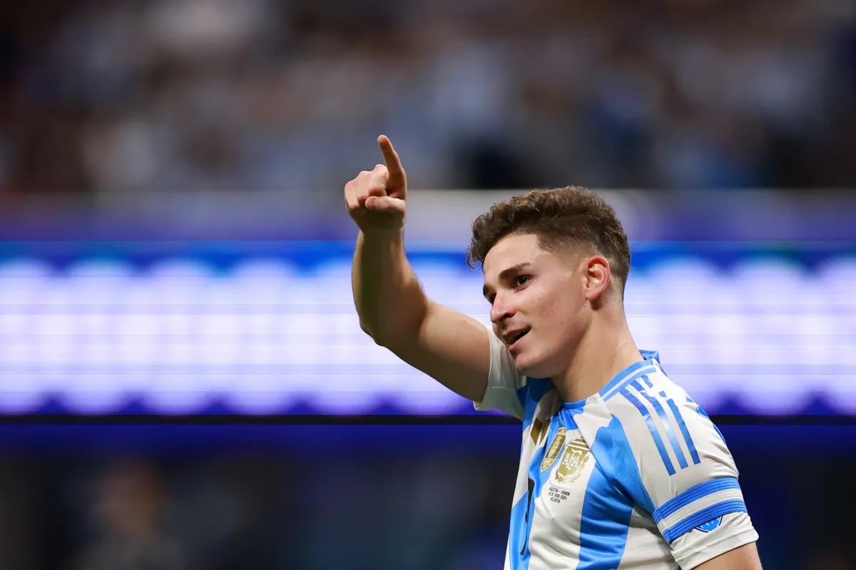 Alvarez Smashes in Extra-Time Winner for Argentina