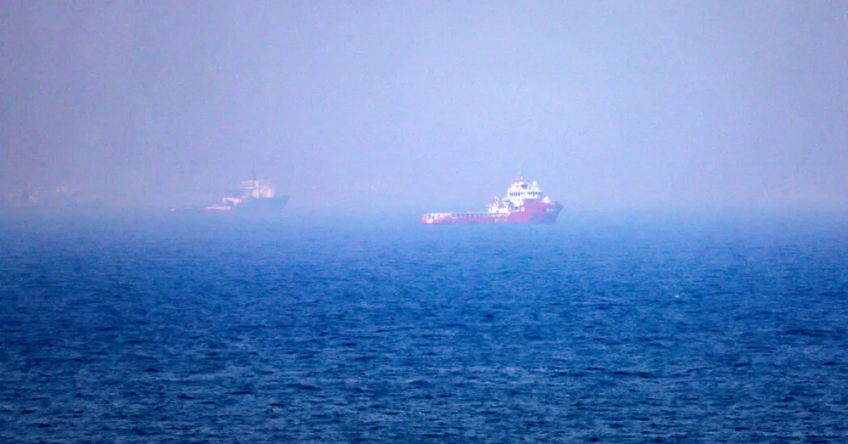Trump's Hormuz Strait Fee Threat Contradicts Aides' Stance