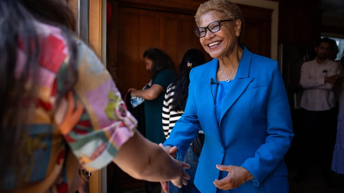 Mayor's Advisor Held $577,000 Airport Contract While Offering Unpaid Services
