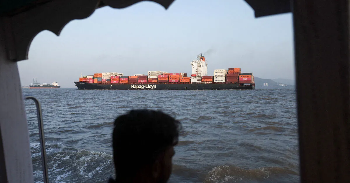 India Halts Deployment of Seafarers on Strait of Hormuz Routes Amid Rising Tensions