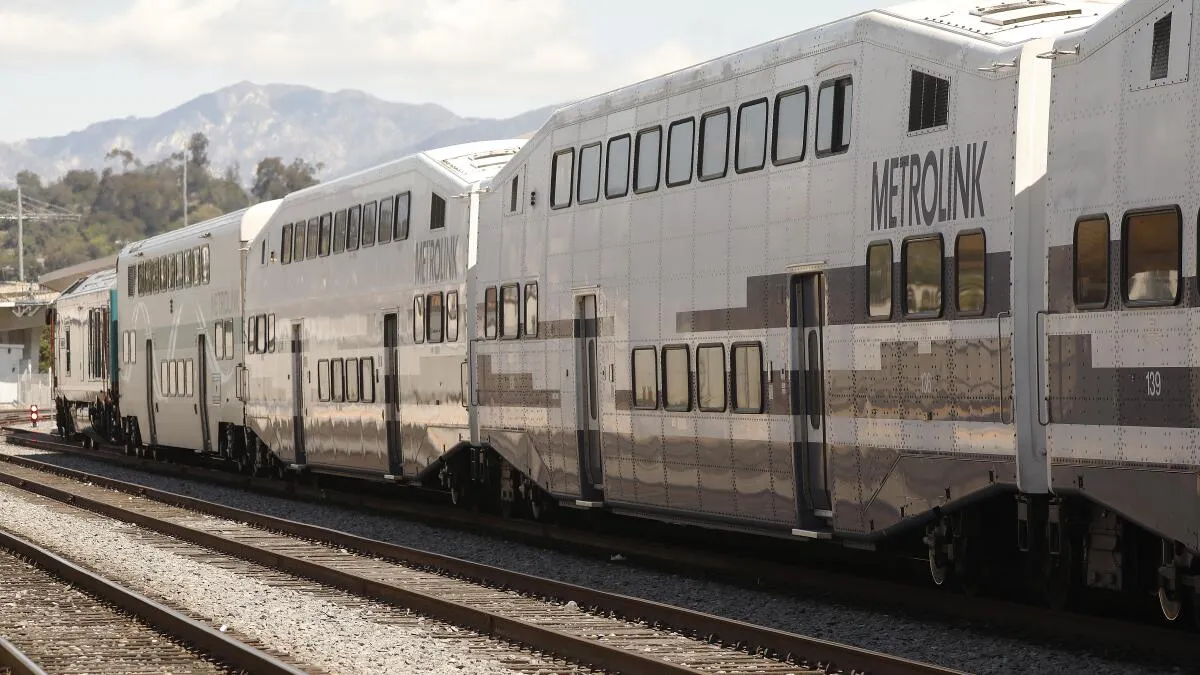 Metrolink Train Breakdown in Anaheim Hills Strands Hundreds