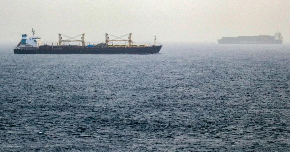 US Pauses Iran Strikes Amid Munitions Concerns and Diplomatic Push