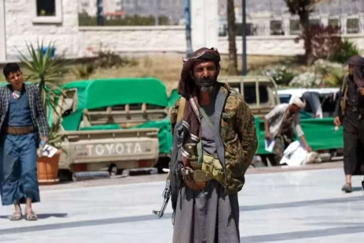 Houthi Forces Report 15 Casualties Amidst Secrecy Over Losses